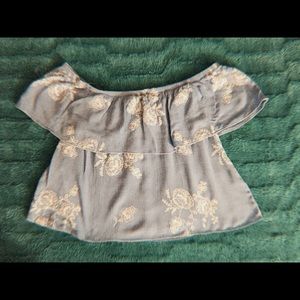 Baby blue &white floral crop top BRAND: Olive Tree